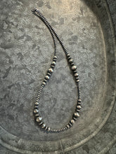 Load image into Gallery viewer, 3-10mm pearls x Corrugated Saucer Necklace
