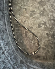 Load image into Gallery viewer, 4mm with 6/8mm accents
