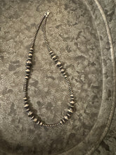 Load image into Gallery viewer, 3-10mm pearls x Corrugated Saucer Necklace

