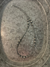 Load image into Gallery viewer, 3-10mm pearls x Corrugated Saucer Necklace
